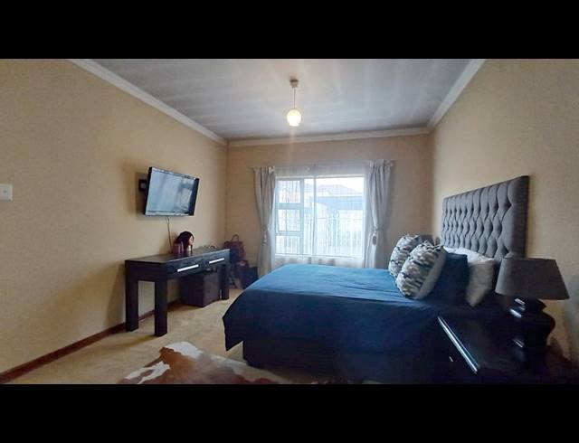 4 BEDROOM HOUSE TO LET IN MANDELA VIEW